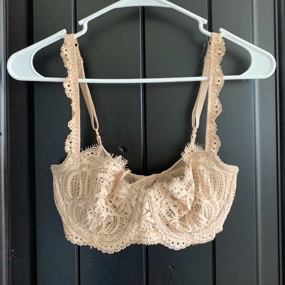 VICTORIA SECRET lace bra size 32DD